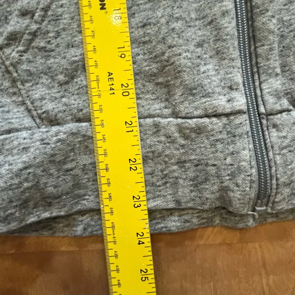 Old Navy Gray Sweatshirt – XL (Kids)